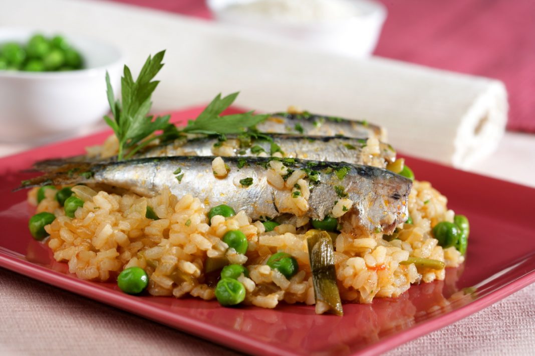 arroz con sardinas