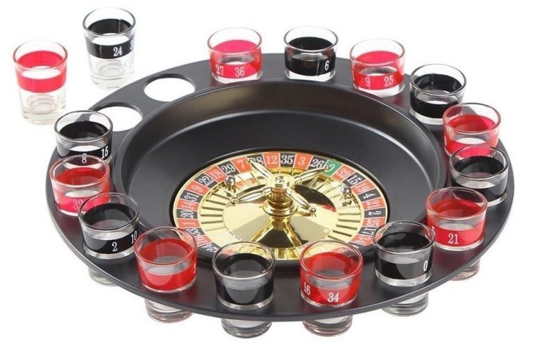 Estos son los mejores juegos para beber con tus amigos de fiesta