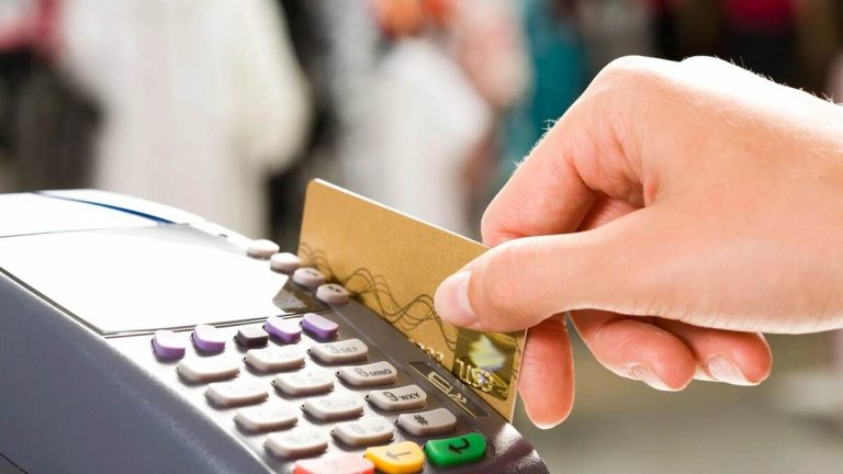 El error más grande que puedes cometer al pagar con tarjeta