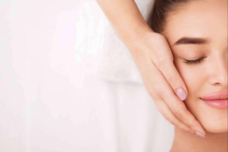 El tratamiento de hidrodermoabrasión facial de Crina Rus Beauty Center