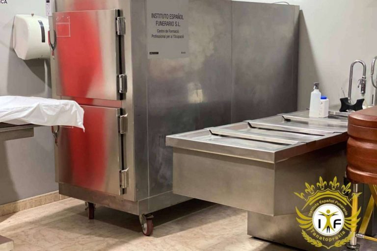 Formarse en verano a través del curso tanatopraxia de Instituto Español Funerario