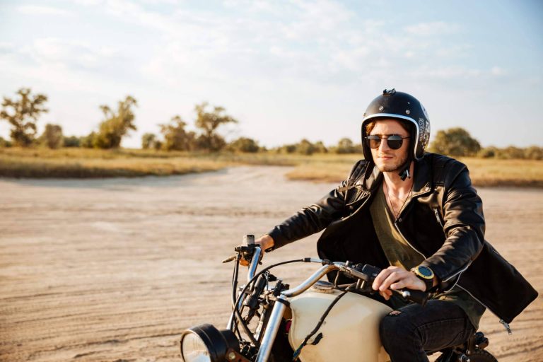 ¿Cómo obtener el carnet de moto de una forma sencilla y barata?, por Autoescuela 2000