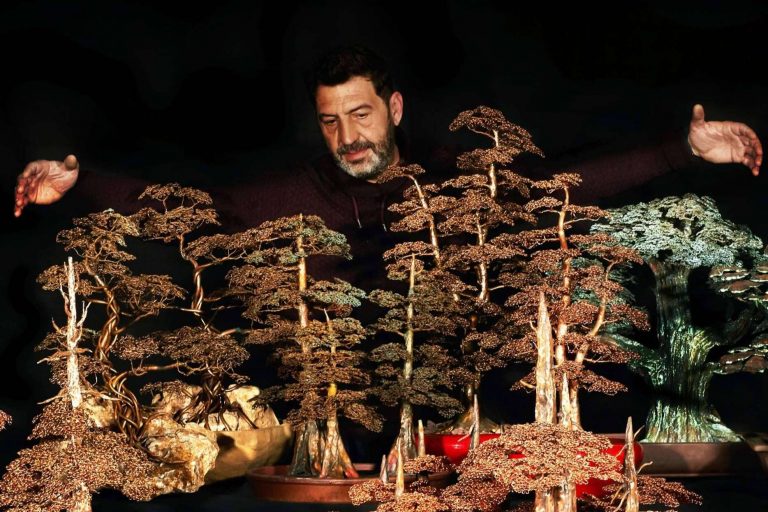 Entrevista con el artista Javier Badiola, creador del Bonsái (de cobre) más caro del mundo