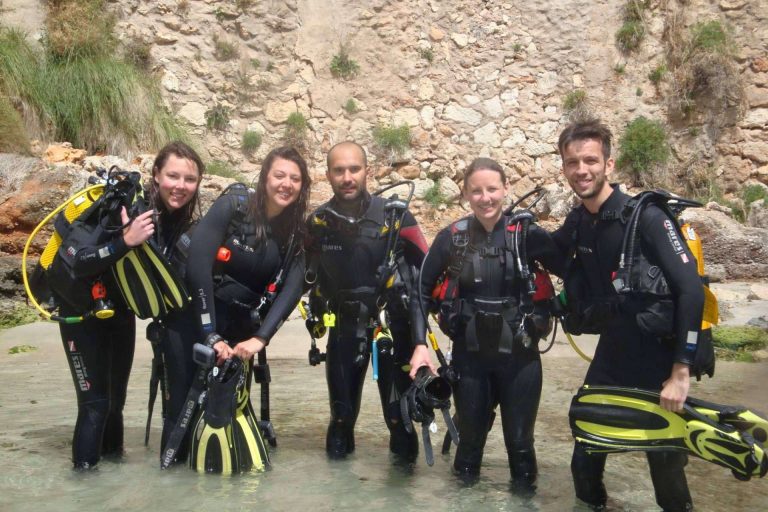 Conseguir la certificación para bucear con Scuba Plus
