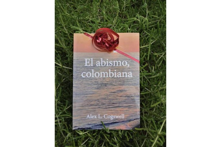 El autor Alex L. Cogswell y su nueva novela romántica El abismo, colombiana