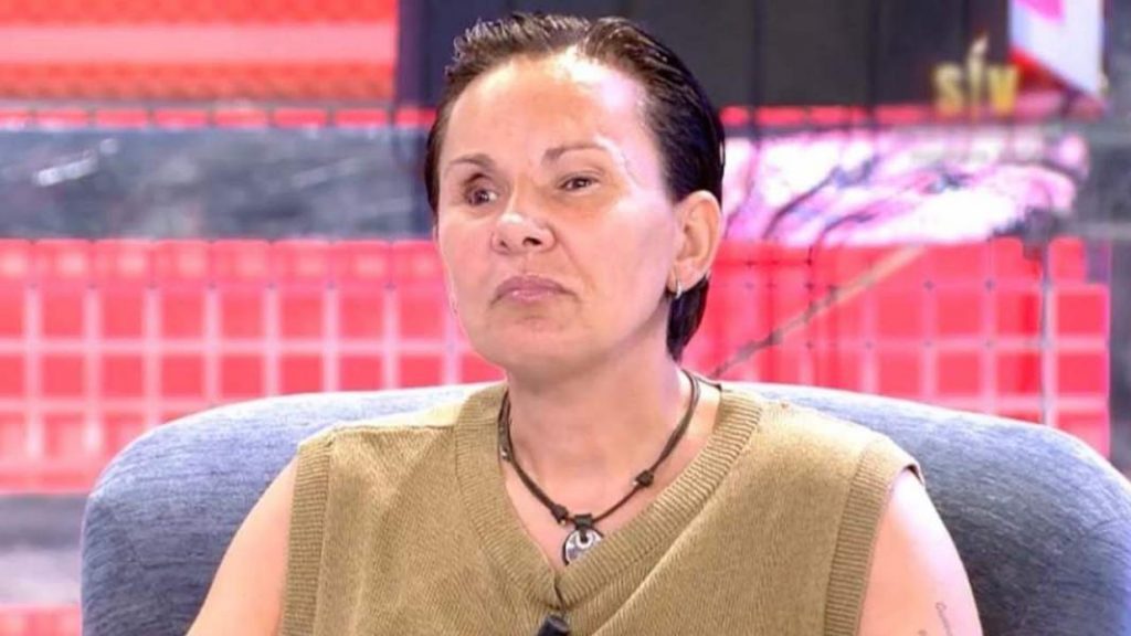 Raquel se confiesa llorando