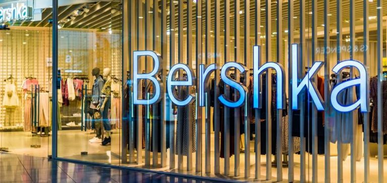 El vestido de Bershka por solo 10 euros que solucionará tus noches de verano