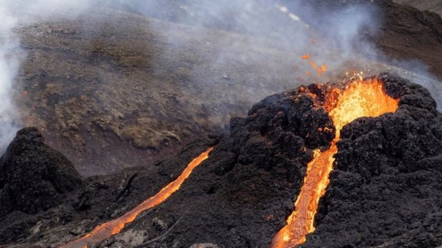 La erupción del volcán de Islandia en fotos