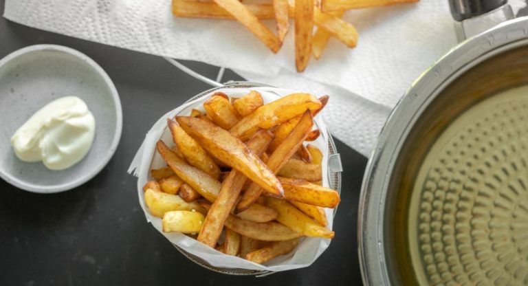 El truco para dejar crujientes las patatas fritas en cualquier receta