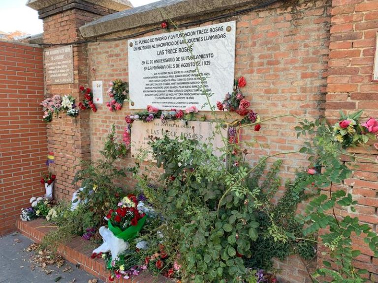 Sánchez honra a las ’13 Rosas’ el día de su fusilamiento: «Quisieron borrarlas pero las hicieron inmortales»