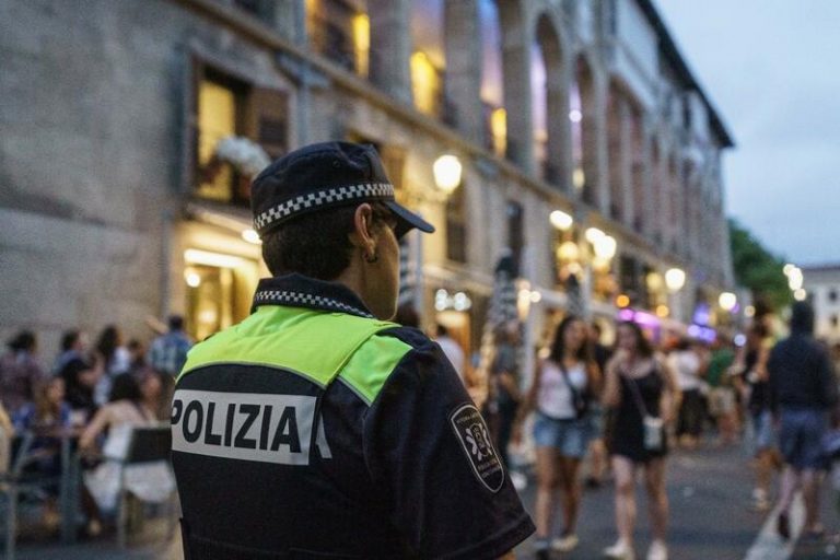 La Ertzaintza establece un protocolo para los locales de ocio nocturno para evitar pinchazos a mujeres