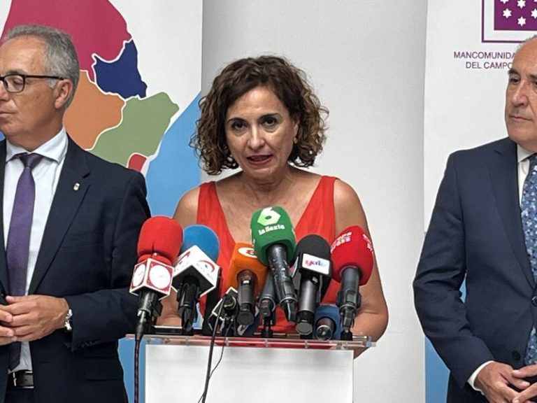 La ministra de Hacienda, sobre La Línea como ciudad autónoma: «La unidad permite ser más fuertes»
