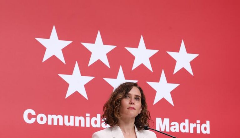 Ayuso lamenta que mañana «los únicos escaparates de Europa que estarán apagados sean los de España»