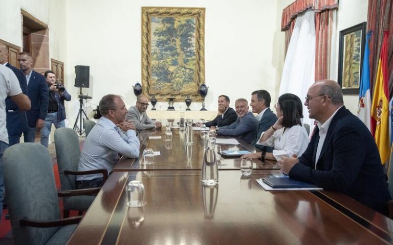 El Gobierno instalará una red de vigilancia para medir y controlar los gases tóxicos en La Palma