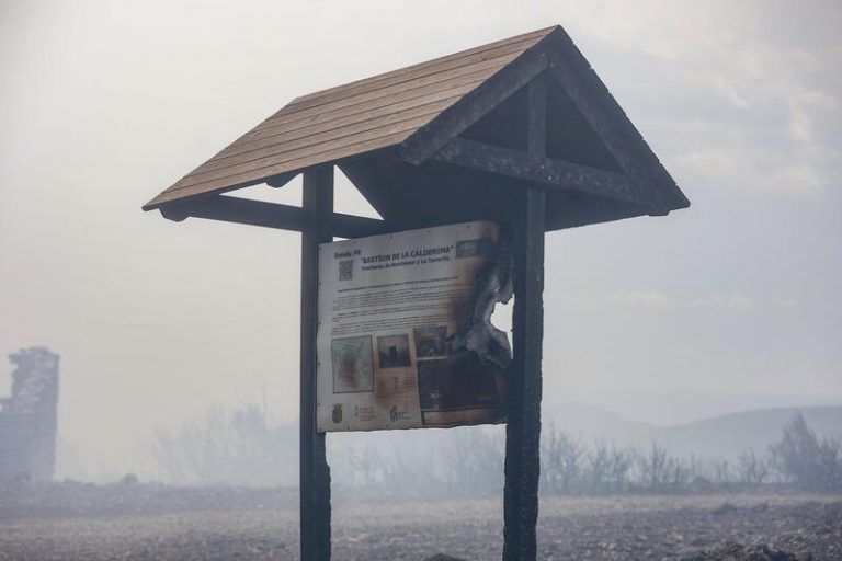 Decretado otro incendio en la Sierra Calderona mientras el de Bejís (Castellón) avanza hacia el sur