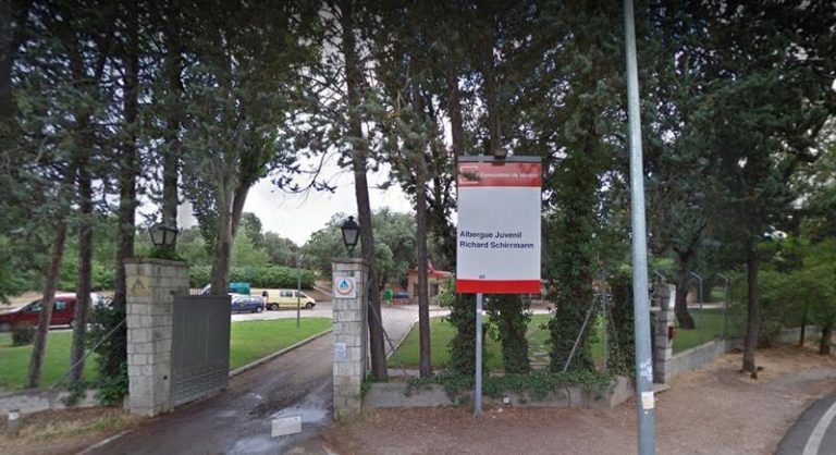 Un agente municipal herido y dos ‘menas’ detenidos tras pelearse en la puerta del centro de menores de Batán en Madrid