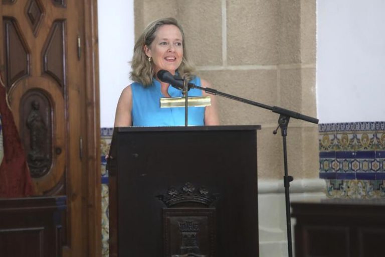 Calviño ve a Feijóo en «las posiciones más extremas del PP» por su propuesta de tipificar el delito de referéndum ilegal