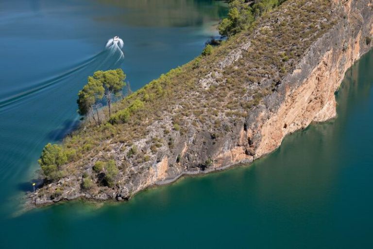 Ribera afirma que el trabajo contra la sequía empezó hace cuatro años como escenario previsto ante el cambio climático