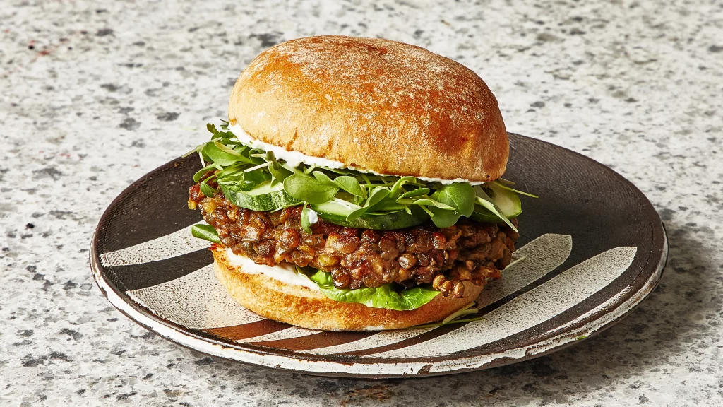 Hamburguesa de lentejas: el plato que te enamorará aunque no seas vegano 