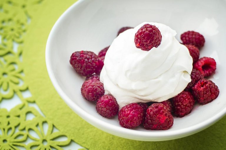 Crema chantilly: el truco para conseguir que monte en segundos