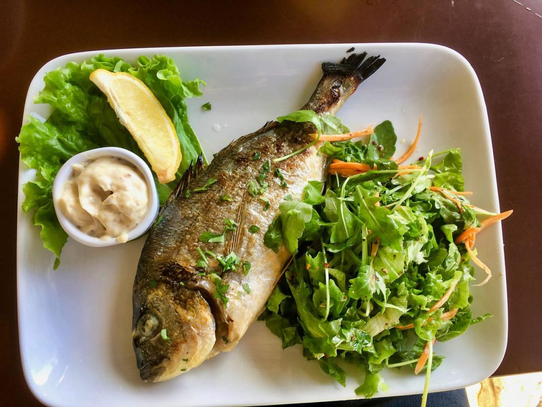 Dorada frita la forma original de comer pescado de otra manera