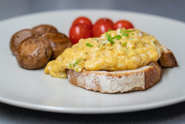 El desayuno con huevos que te hará olvidar las tostadas y el café