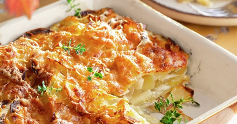 El pastel de puerros y patatas gratinadas que conquistará a tus invitados