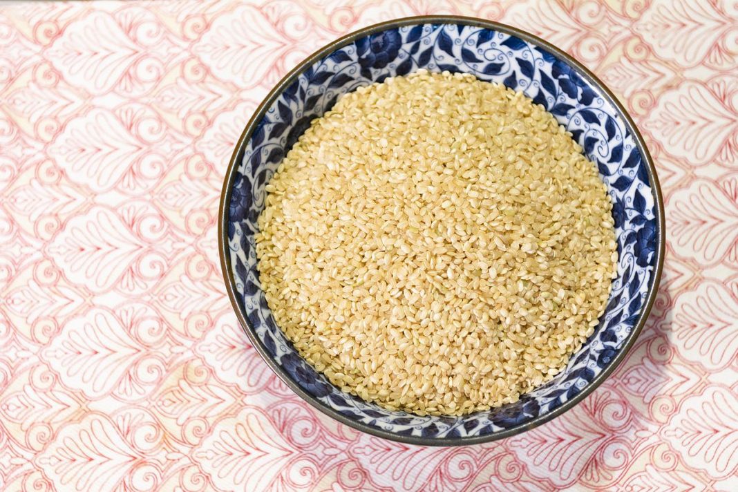 Ensalada de arroz la alternativa a la de pasta con mucha proteína