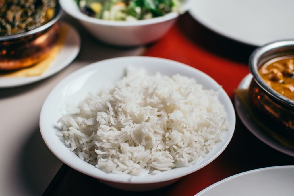Ensalada de arroz la alternativa a la de pasta con mucha proteína