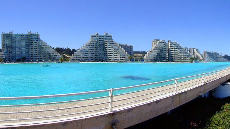 Esta es la ciudad española que tiene la piscina más larga de Europa