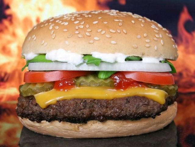 Esta es la receta de Chicote para hacer una hamburguesa casera digna de un chef