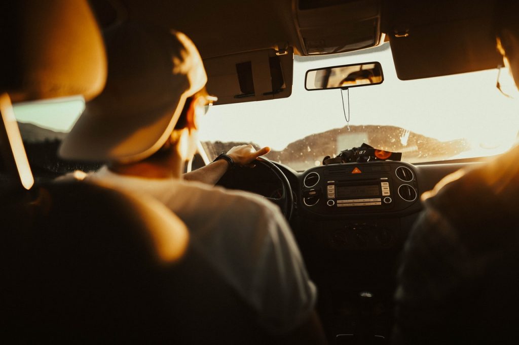 Estos Son Los Protectores Solares Que Más Manchan El Coche