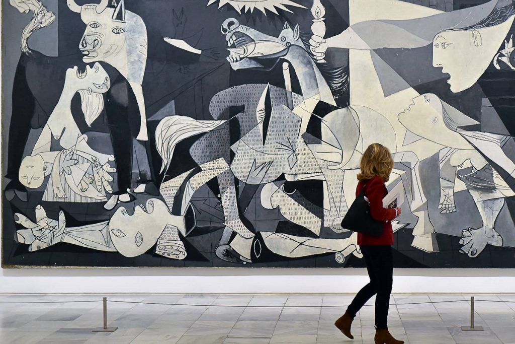 ¿Cuál Es La Causa De Los Fenómenos Paranormales En El Reina Sofía?