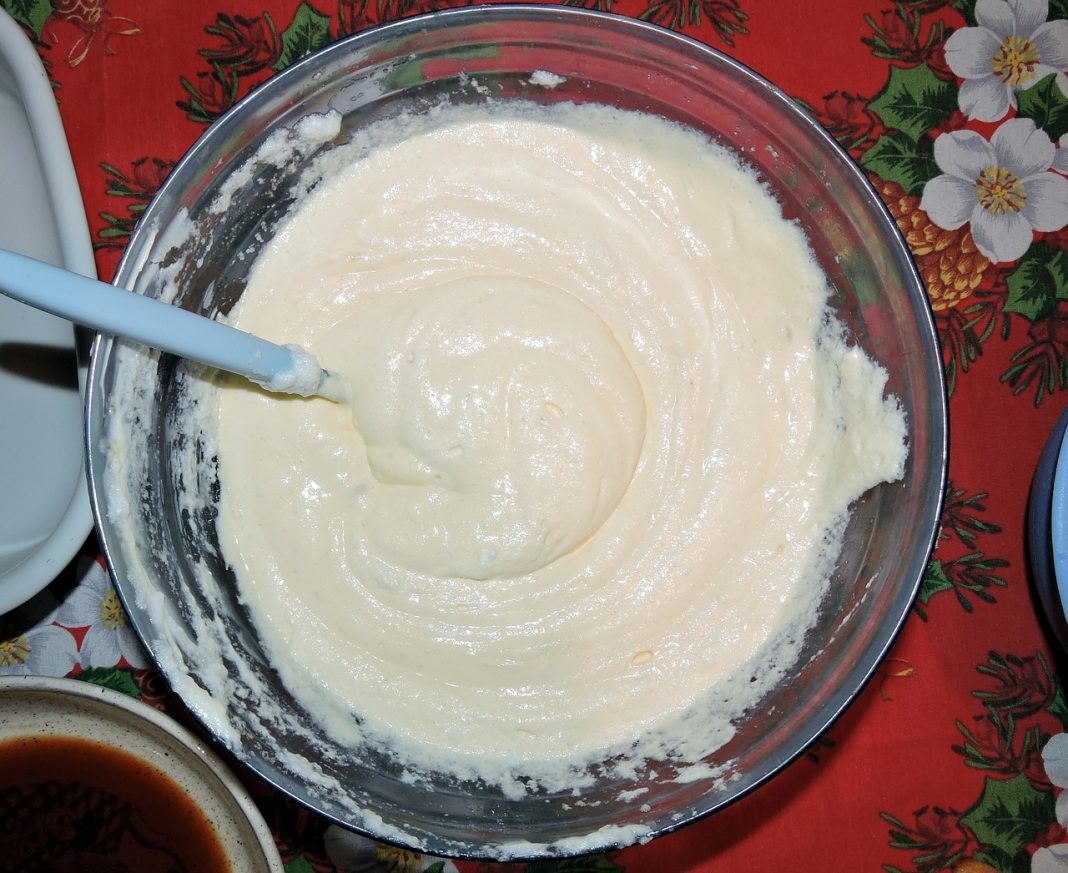 Flan de queso así puedes hacerlo en 5 minutos sin usar el horno