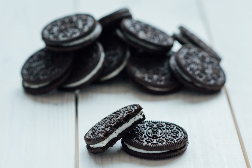 Helado de galletas los tres únicos ingredientes para hacerlo