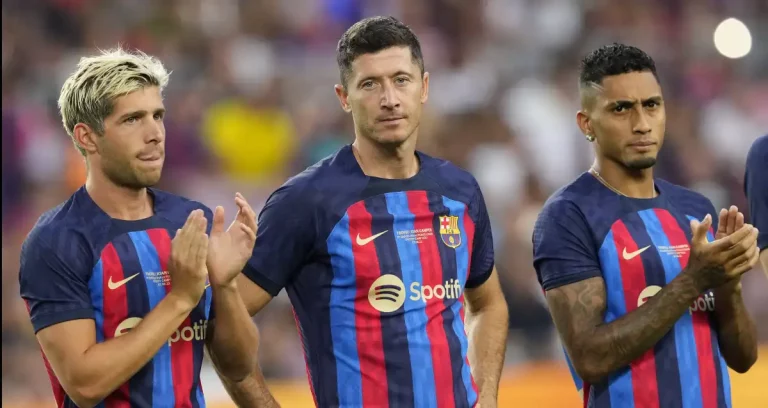 Jugadores que completarían el lateral derecho del Barcelona