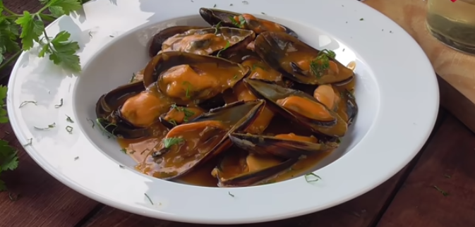Mejillones a la marinera, el clásico que te salvará la cena tras un día de playa