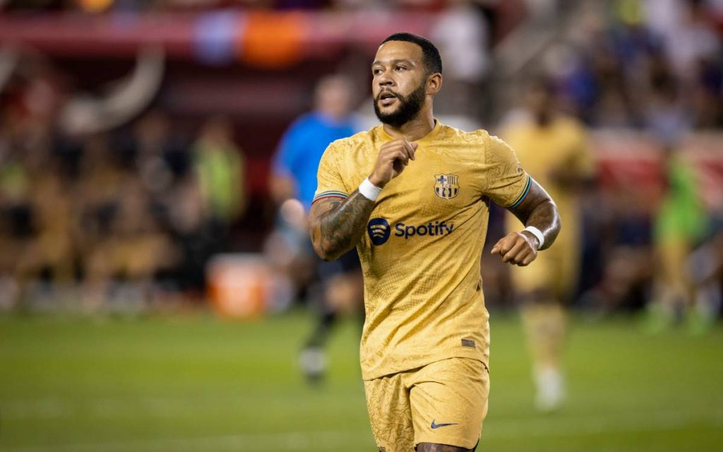 Sergiño Dest y Memphis Depay, lejos del Barcelona