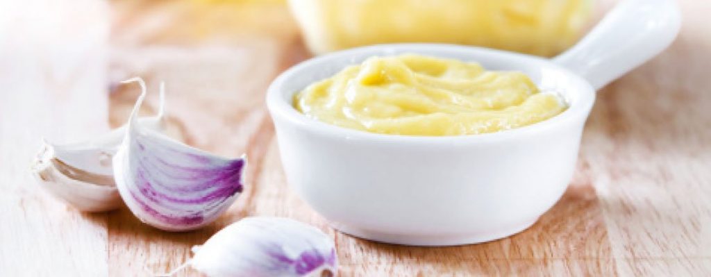 Merluza con mantequilla de ajo el plato más sabroso que preparas en 30 minutos