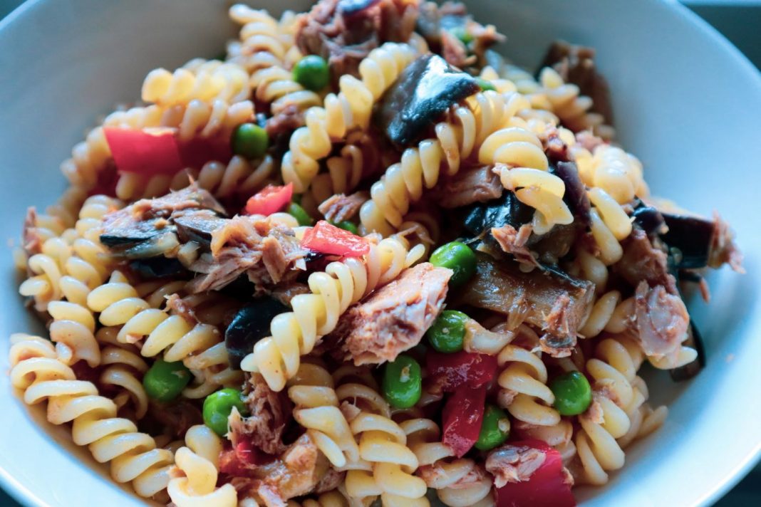 Pasta con atún: el plato más barato que te llenará como el que más