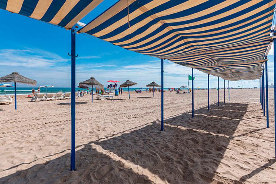 Playa Nord, galardonada con la Bandera Azul