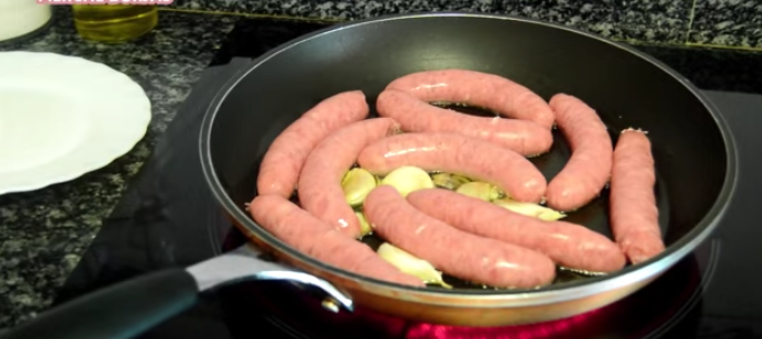 Salchichas al vino los trucos para cocinarlas en su punto