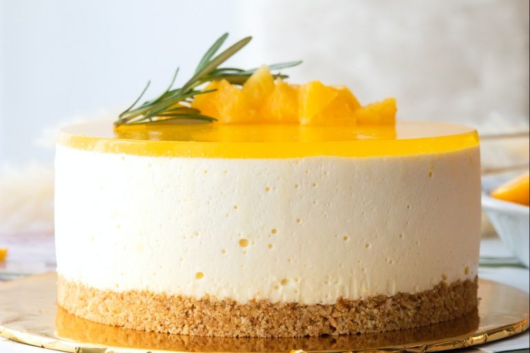 Tarta de queso con melocotón: el postre que no necesita de horno para hacerlo