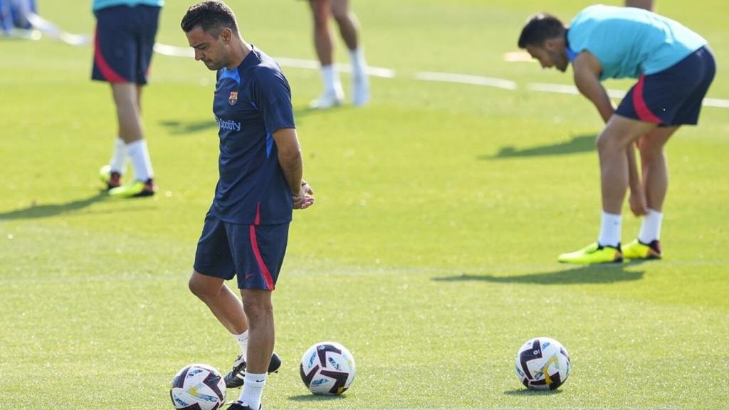 Xavi venderá jugadores para hacer caja 