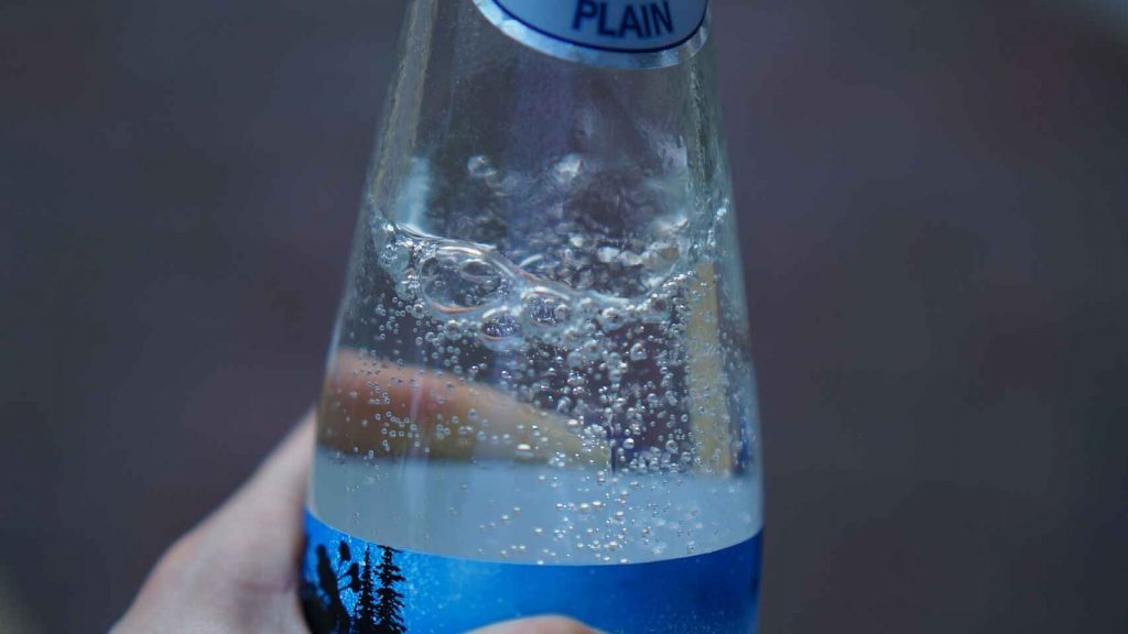 Segundo Paso: Añadir El Agua Con Gas A La Pasta 
