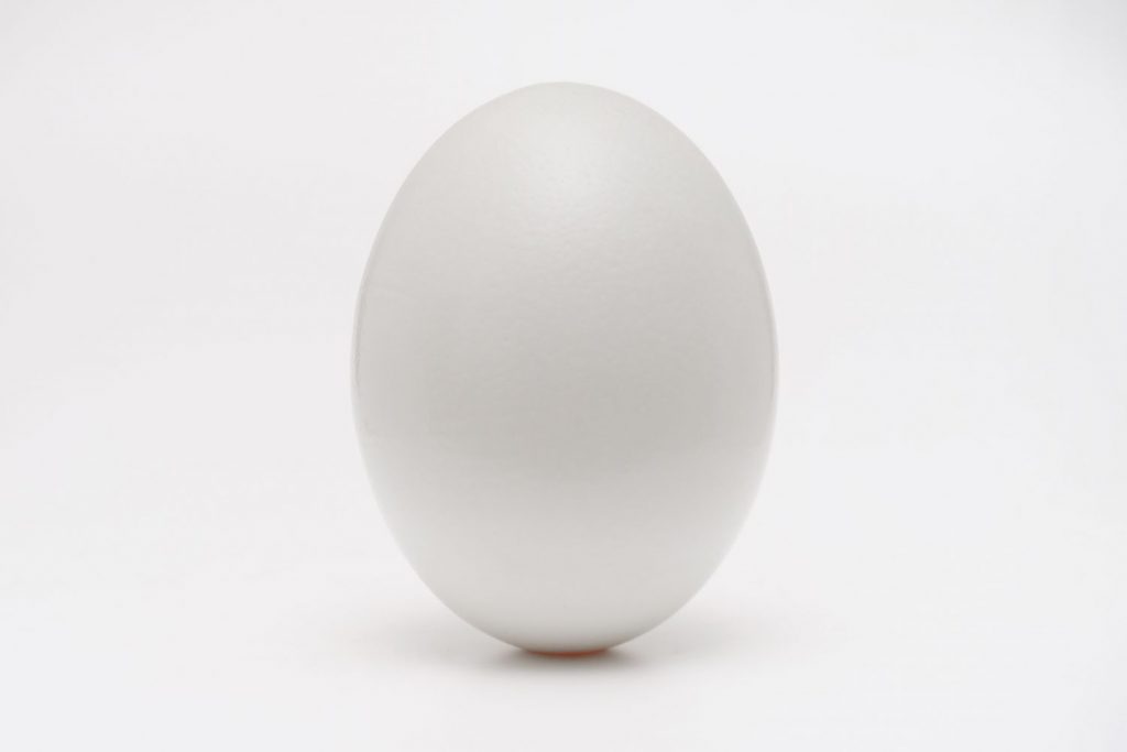 El motivo por el que no debes guardar los huevos en la puerta del frigorífico