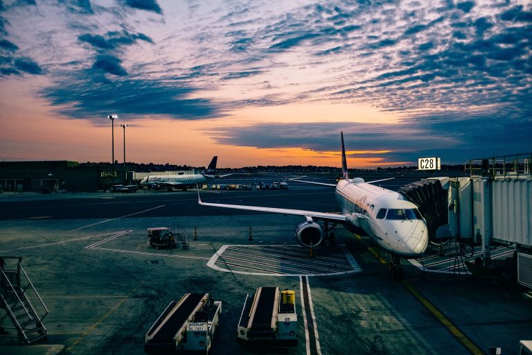 Demanda futura de pilotos comerciales y de transporte de línea aérea