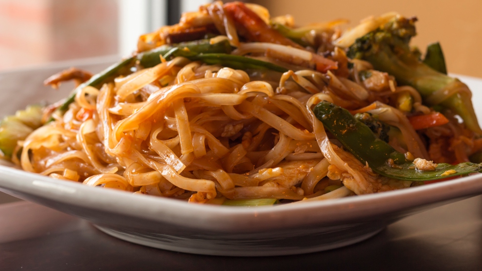 Fideos de arroz chinos a fuego fuerte