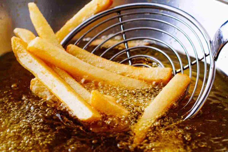 La fórmula para freír lo que quieras sin que apeste la cocina