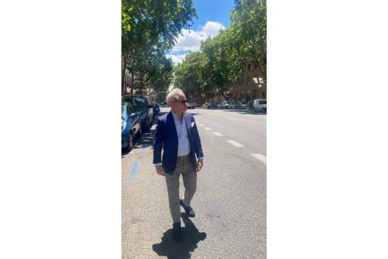El embajador de marca Antonio Luis Santamaria concede una entrevista